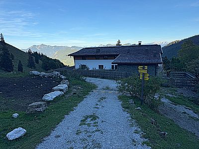 ...erreichen wir die Almhütten der Wuhrsteinalm