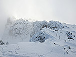 Der Hauptgipfel steckt im Nebel