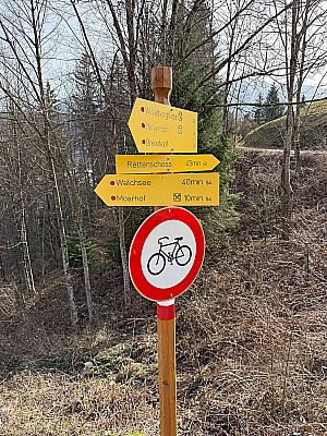 ...und kommen zu einem Querweg