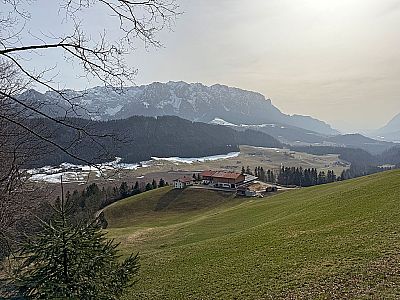 Blick über Kitzbichl zum Zahmen Kaiser