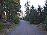 ...erreichen wir einen Querweg