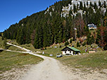 Wir passieren eine Bergwachthütte...