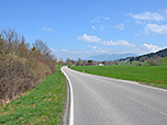 Die letzten Meter legen wir entlang der Kreisstraße zurück