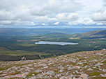 Unten im Tal liegt der Loch Morlich