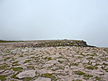 ...erreichen wir die Gipfelfläche des Cairn Lochan