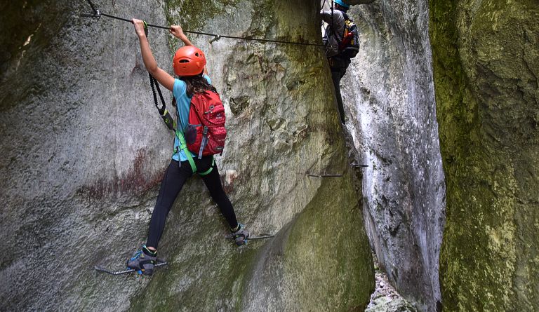 Via Ferrata Rio Sallagoni (465 m)  ,ein Klettersteig durch die Schlucht zum Castel Drena