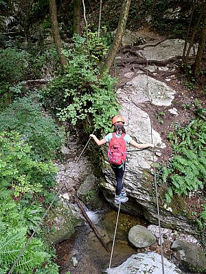 Wir überqueren die zweite Seilbrücke