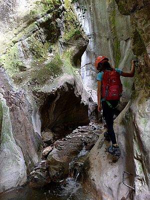 Es fehlt das Drahtseil, der Weg an sich ist aber nicht schwierig