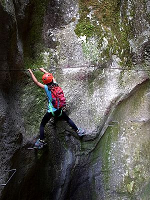 ... - das abgebildetes Kind hat eine Größe von 1,50 m und keine Schwierigkeiten