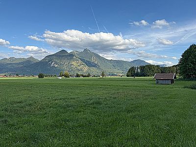 Begleitet vom Blick auf den Hochgern...