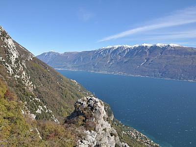 Links zeigt sich der Monte Altissimo di Nago