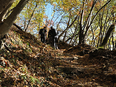 ... wenig später auf den leichteren Wanderweg zum Monte Comer.