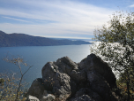 Der Ausblick von der Kanzel "Pulpito" auf den Gardasee