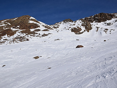 In der Bildmitte ist die Einsattelung, die wir anpeilen zu sehen