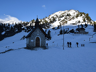 Weiter von der Hütte aus wandern wir an der Herz-Jesu-Kapelle vorbei ...