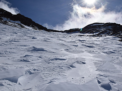 ... und entscheiden uns dann, ein Skidepot einzurichten.