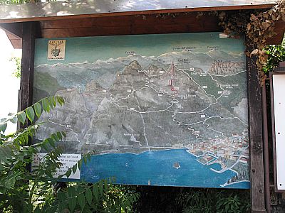 ...vorbei an dieser Übersichtstafel...