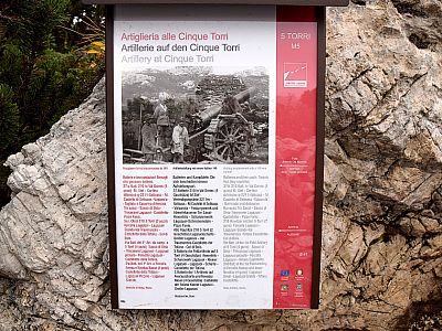 Wir finden weiter Informationstafeln