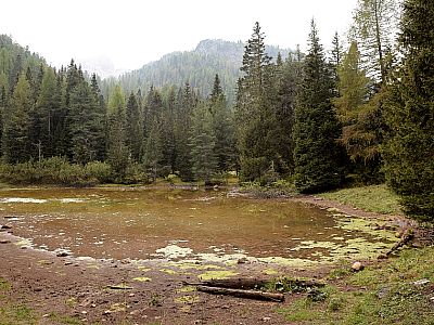Vorbei an dem kleinen Lago Bain de Dones ... 
