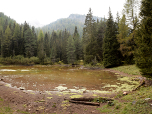Vorbei an dem kleinen Lago Bain de Dones ...