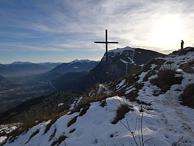 Ein letzter Blick auf das Kreuz, ...
