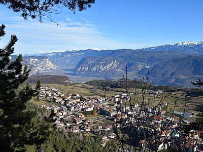 Die Aussicht nach Nordosten auf das Etschtal wird immer besser