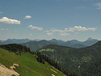 Im Osten ganz rechts der Guffert (2194 m)