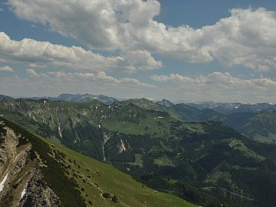 Im Südosten der Blick zum Rofangebirge