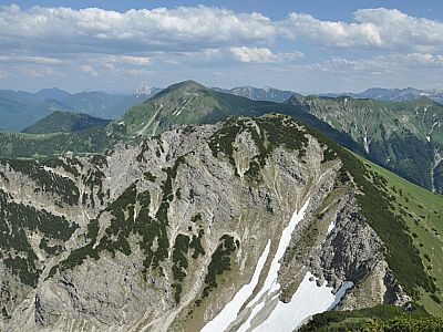 Im Osten der Juifen (1988m) hinter dem nahen Zotenjoch (1881 m)