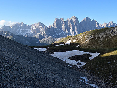Auch im Juni treffen wir noch auf Restschneefelder