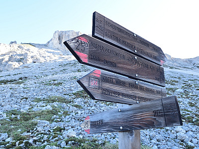 Der Gipfel des Tullen ist an einem Abzweig vom Günther-Messner-Steig in 20 Minuten zu erreichen
