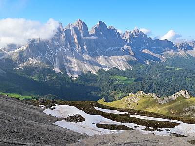 Der Ausblick auf die Geisler ist unser ständiger Begleiter