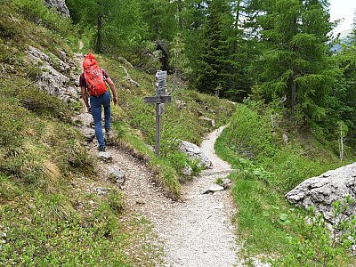 Hier halten wir uns links