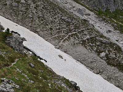 Im Frühjahr können die Schneefelder unangenehm sein
