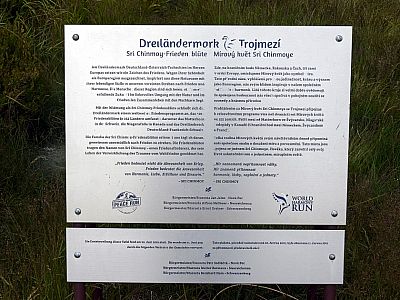 Eine Tafel mahnt zum Frieden