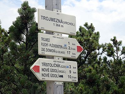 Wir wandern weiter zur Dreiländermark (Trojmezí)