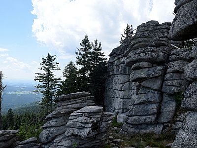 Der Dreisesselfels von Süden