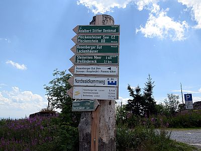 Wegweiser am Dreisesselhaus
