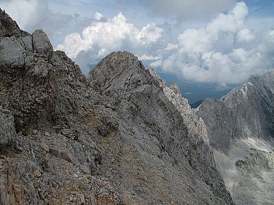 Über Schrofen steil zum Gipfel