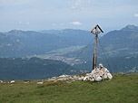 Wegkreuz mit Blick auf Partenkirchen