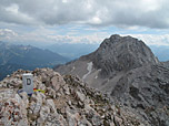 ...und Grenzstein auf der Westlichen Dreitorspitze