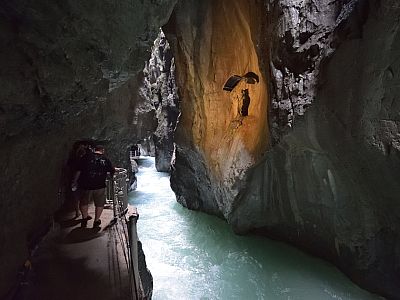 Eine Madonna ziert die Wand