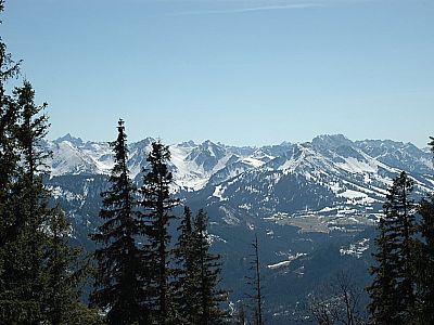 Rechts im Südwesten der Große Daumen