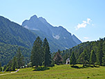 Blick zur Wettersteinspitze und zur Kapelle Maria Königin