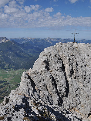 Grat zum Gipfelkreuz mit...