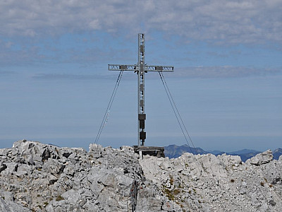 Das Gipfelkreuz der Ehrwalder Sonnenspitze (2417 m)