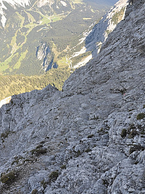 Wir umrunden halb den Gipfel