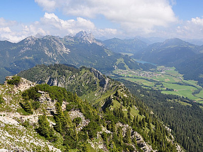 Blick über den Rappenschrofen (1551 m) nach Osten