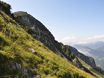 Den Hang nach Westen folgen