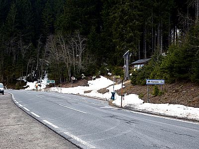 Wir überqueren die Filzmooser Landstraße ...